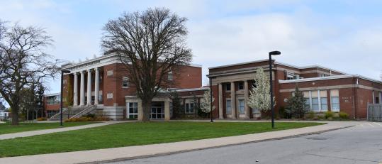 Exterior photo of Lincoln Community Hub - Wing 1 located in Beamsville, Ontario.